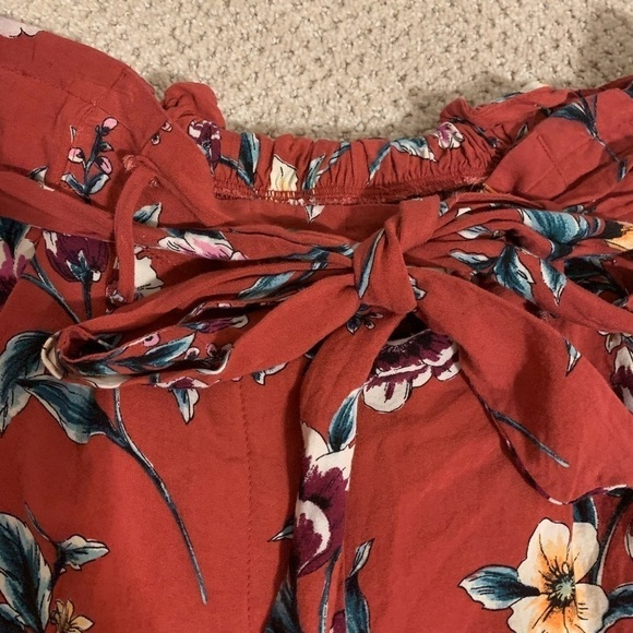 Floral Shorts with Fabric Belt Size M - Picture 3 of 7